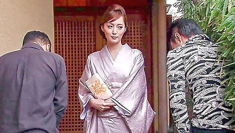 Sweet Geisha Is Actually A Sexy Yakuza - MilfsInJapan