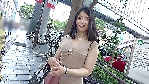 淫乱奥様は責められて悶絶しまくるドMビッチ妻ｗ