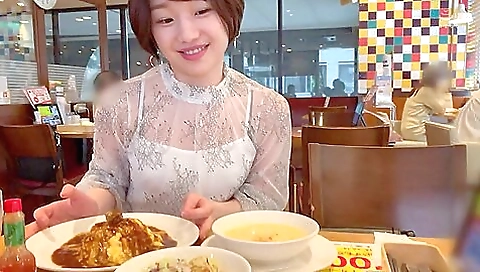 童顔くぅちゃんのスレンダー美ボディに生ハメしちゃう