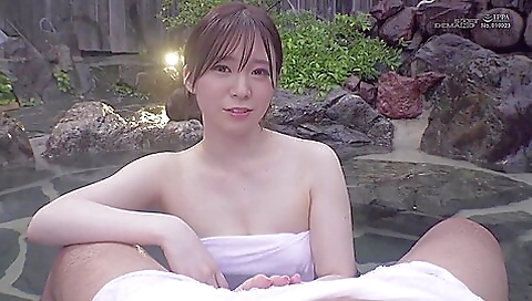 03C1523-She drinks semen ejaculated with a thick blowjob at a hot spring with her girlfriend